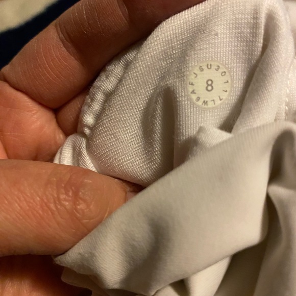 Lululemon White Anew Crop size 8 - Picture 5 of 6